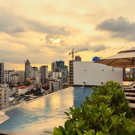 Ocean Hotel Phnom Penh Bagian luar foto