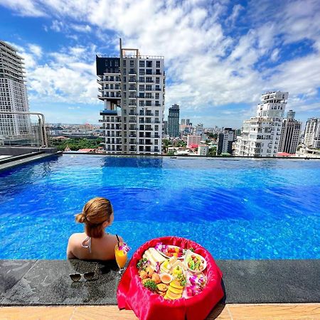 Ocean Hotel Phnom Penh Bagian luar foto