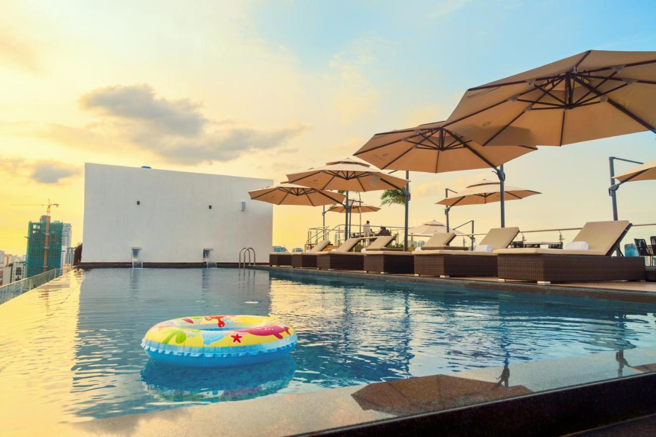 Ocean Hotel Phnom Penh Bagian luar foto