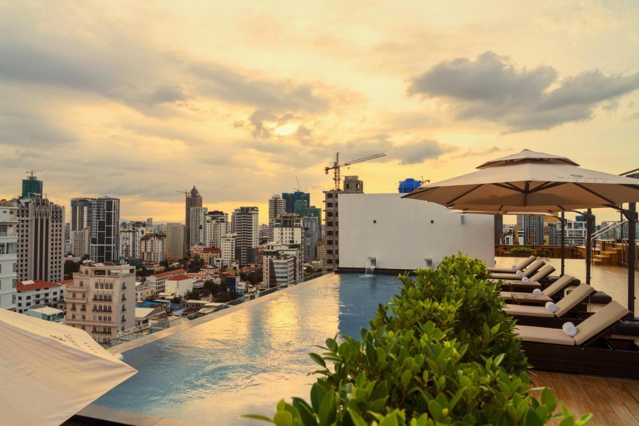 Ocean Hotel Phnom Penh Bagian luar foto