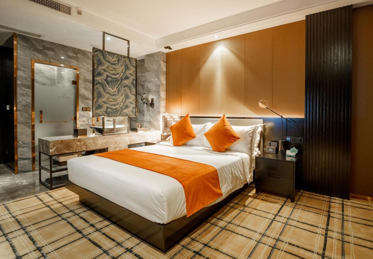 Ocean Hotel Phnom Penh Bagian luar foto