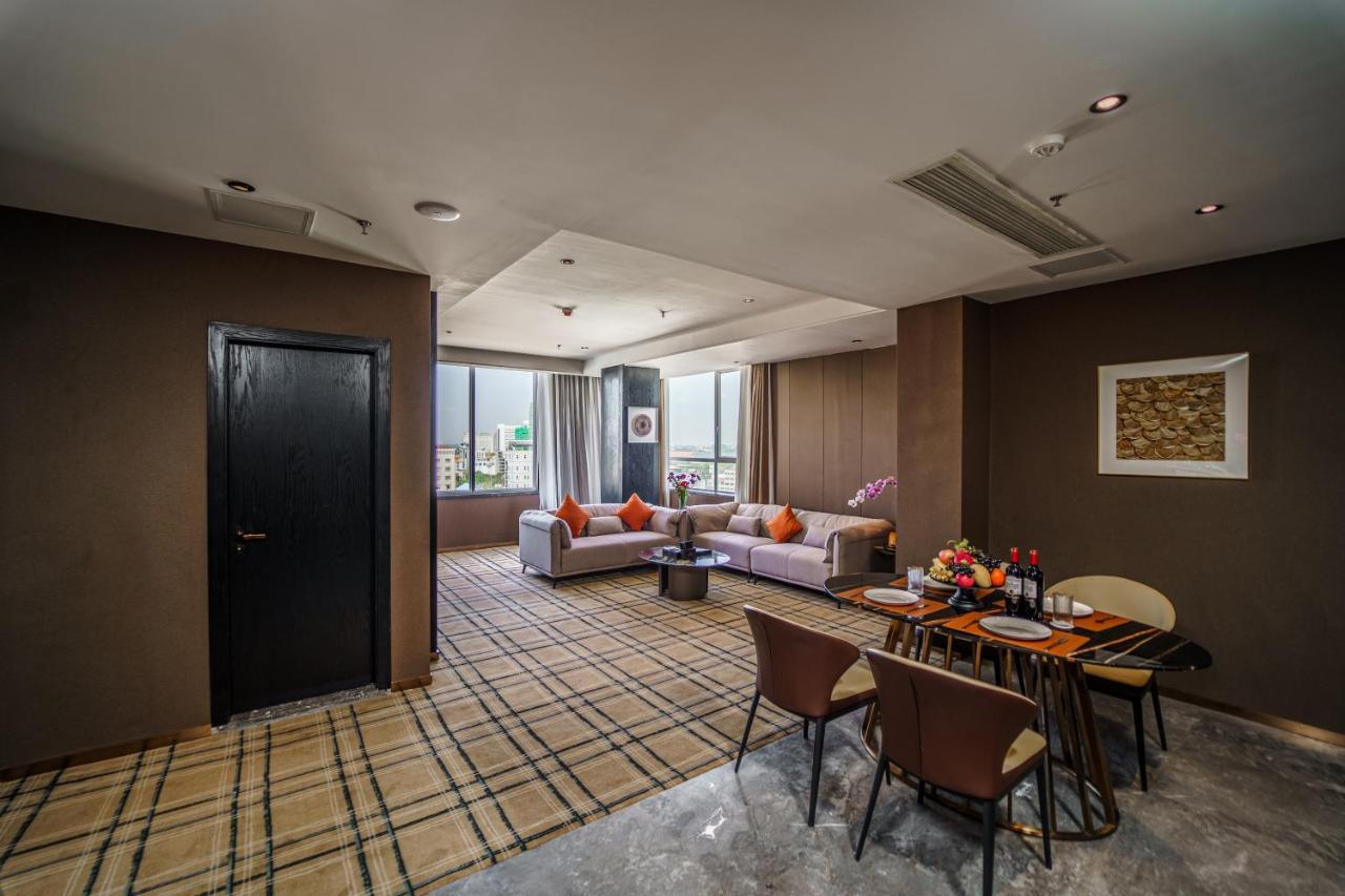 Ocean Hotel Phnom Penh Bagian luar foto
