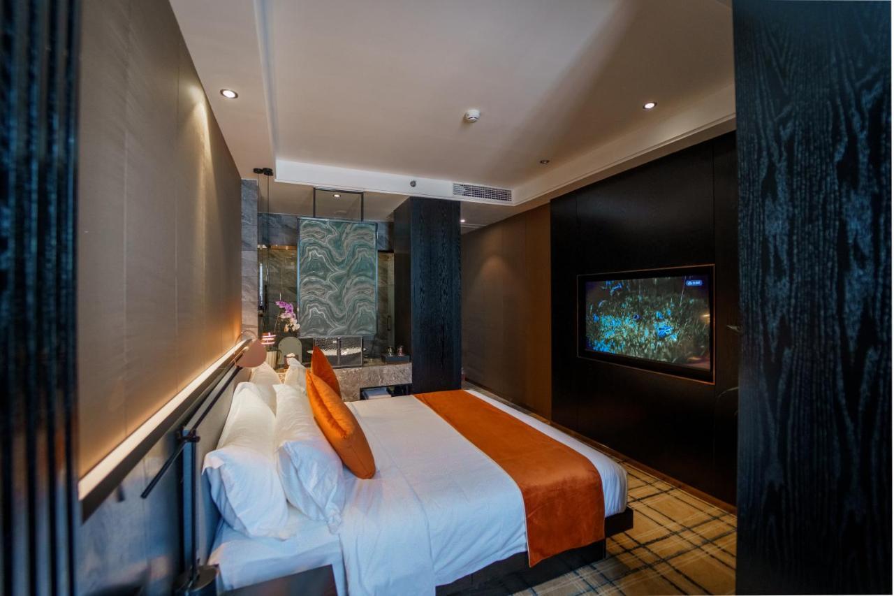 Ocean Hotel Phnom Penh Bagian luar foto