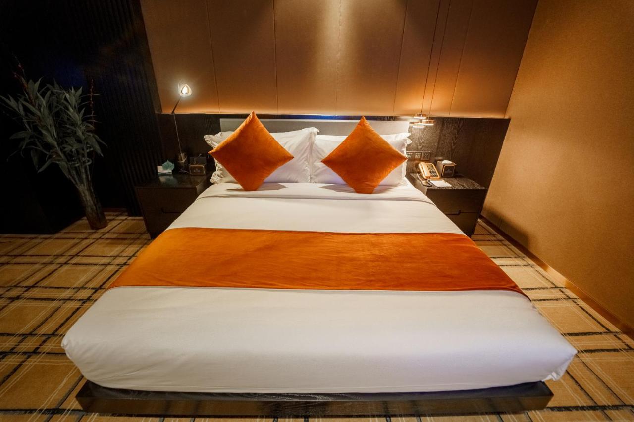 Ocean Hotel Phnom Penh Bagian luar foto