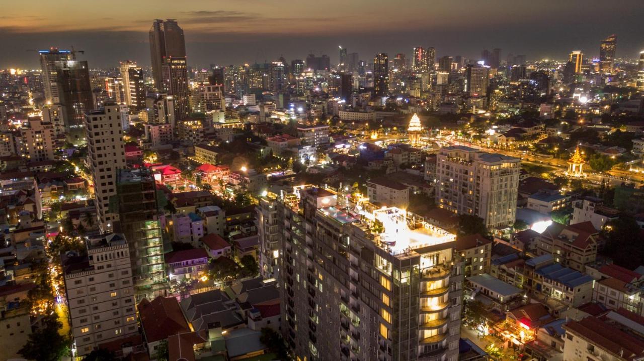 Ocean Hotel Phnom Penh Bagian luar foto