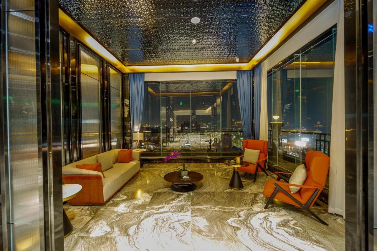 Ocean Hotel Phnom Penh Bagian luar foto