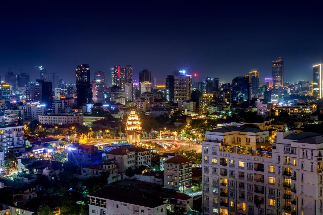 Ocean Hotel Phnom Penh Bagian luar foto