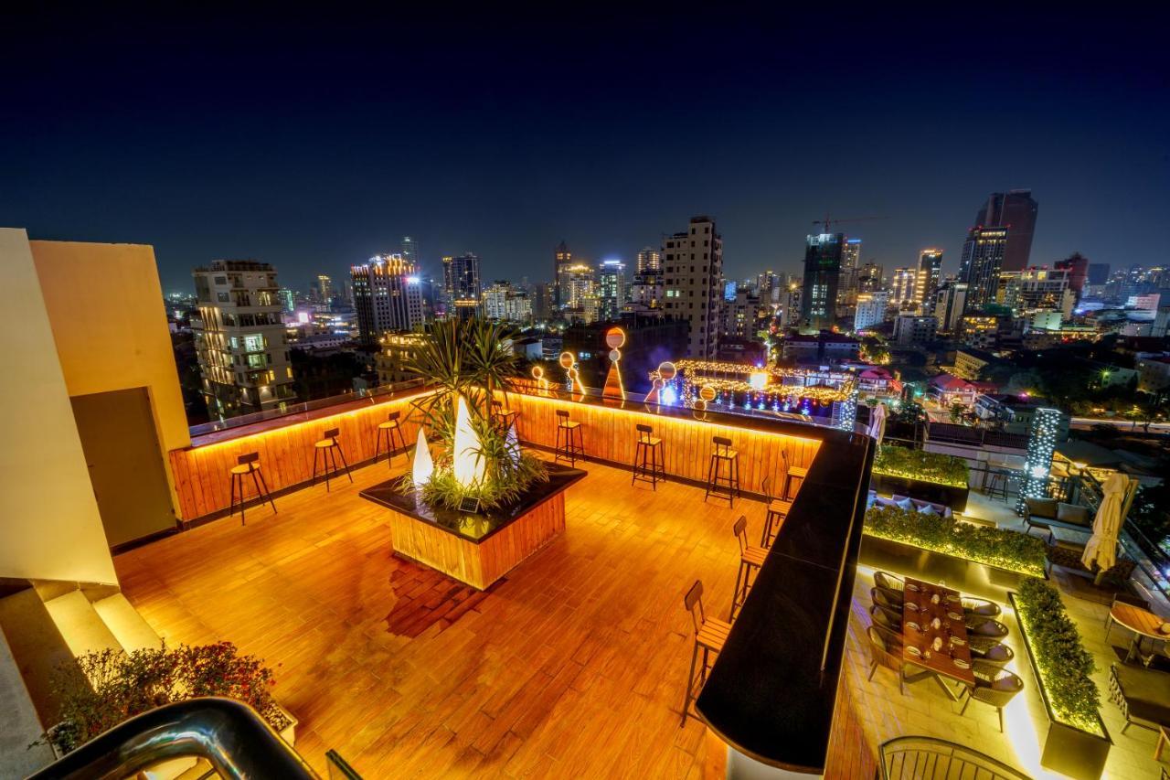 Ocean Hotel Phnom Penh Bagian luar foto