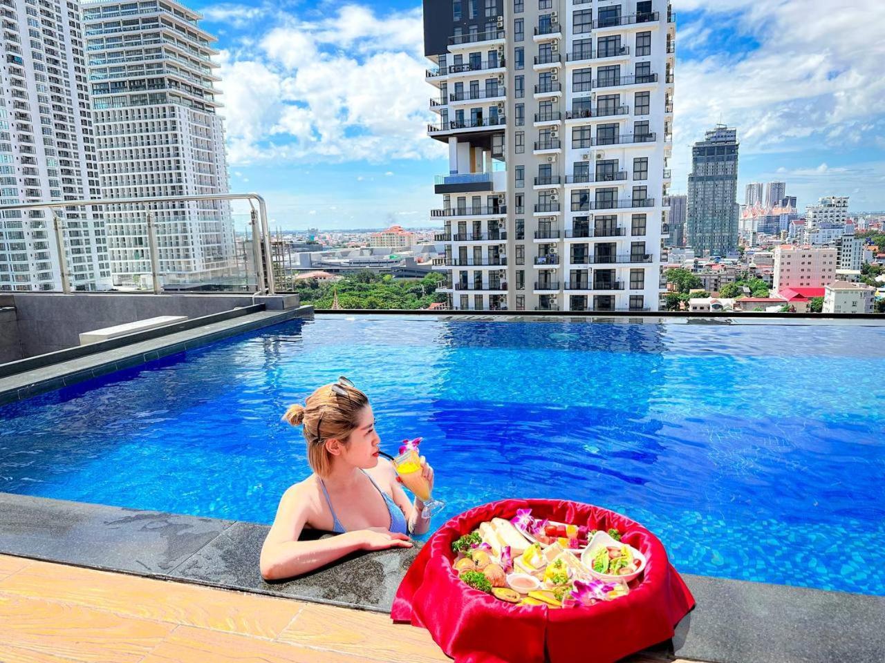 Ocean Hotel Phnom Penh Bagian luar foto