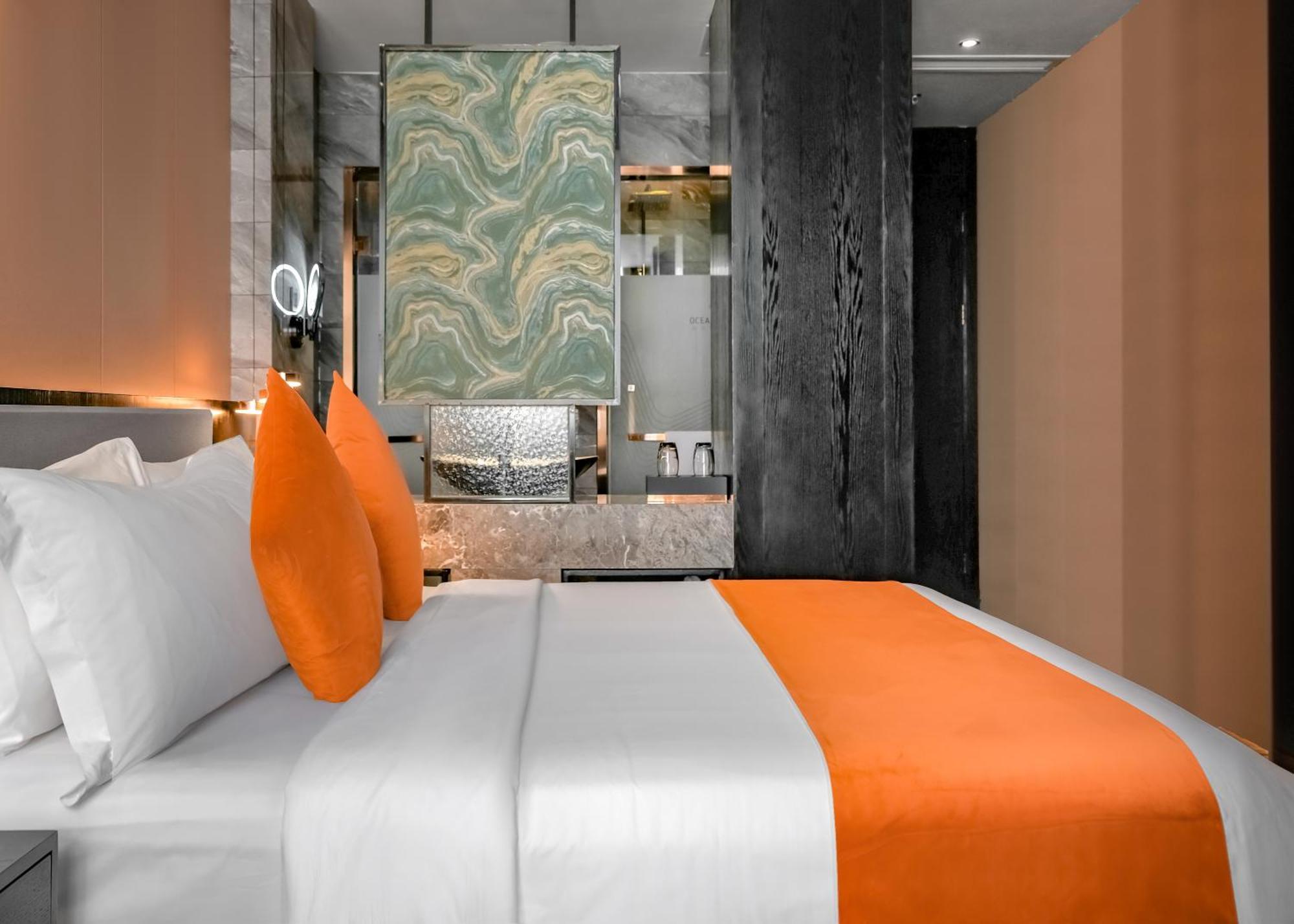 Ocean Hotel Phnom Penh Bagian luar foto